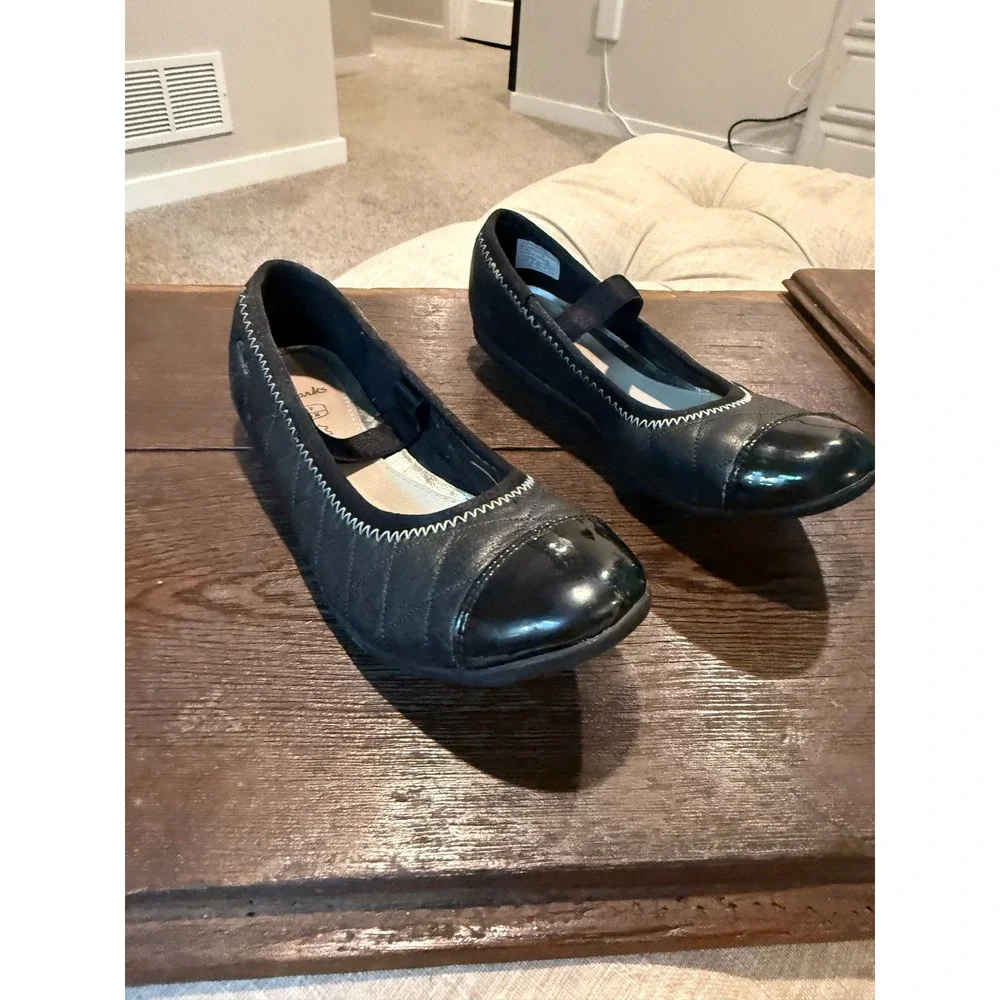 Clarks Kids Black Quilted Leather Mary Jane‎ Flats Patent Cap Toe UK 2 EUR 34